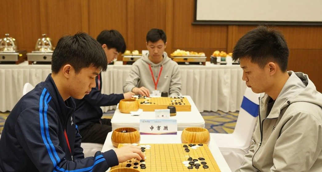 Nepo siết cổ Carlsen rồi bóp đồng hồ Sindarov: Đêm GCL mà ký ức chạy ngược chiều Nepo siết cổ Carlsen rồi bóp đồng hồ Sindarov: Đêm GCL mà ký ức chạy ngược chiều