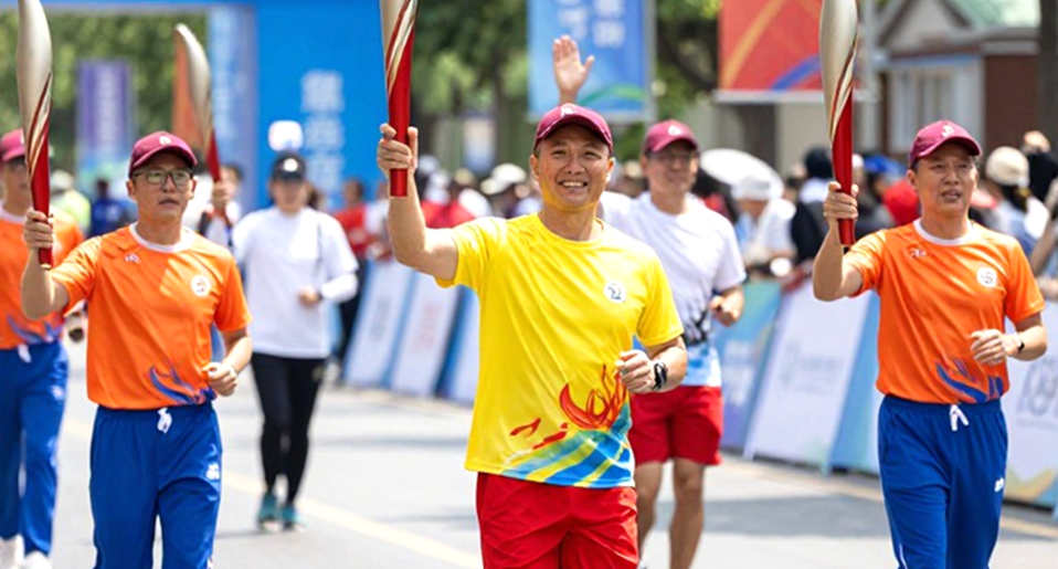 Phút 32 ở Rajamangala: Nguyễn Xuân Son ngã xuống, Việt Nam vô địch, và hàng công lộ ra một vết nứt Phút 32 ở Rajamangala: Nguyễn Xuân Son ngã xuống, Việt Nam vô địch, và hàng công lộ ra một vết nứt