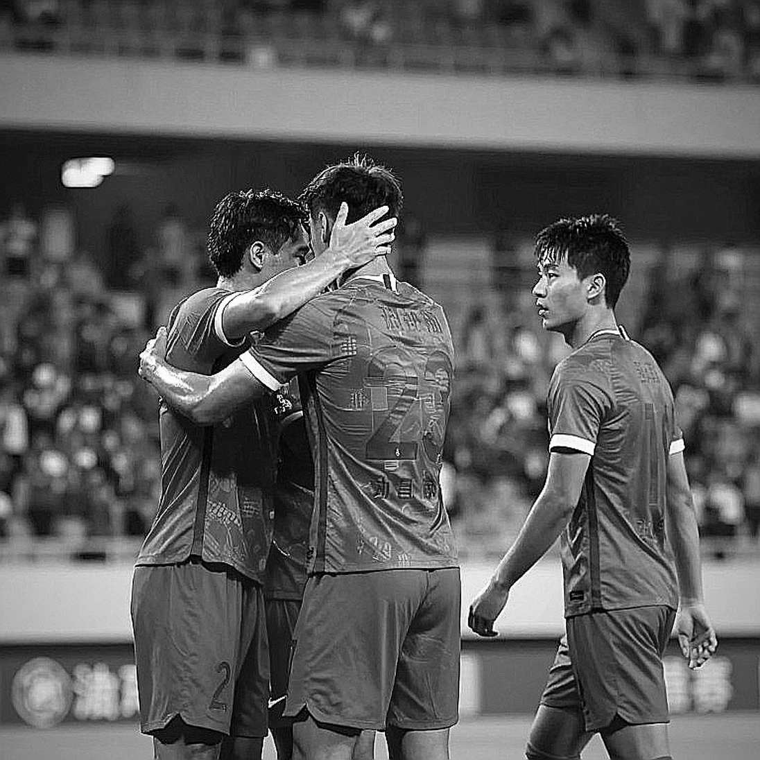 V-League: Cú tắc bóng được dạy từ sân đất, không phải từ màn hình VAR