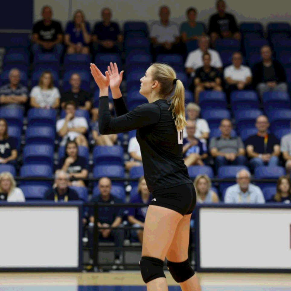 Nebraska hạ Creighton 3-0 và cột mốc 15.405 khán giả: Chỉ số âm phơi bày kiến trúc phòng thủ