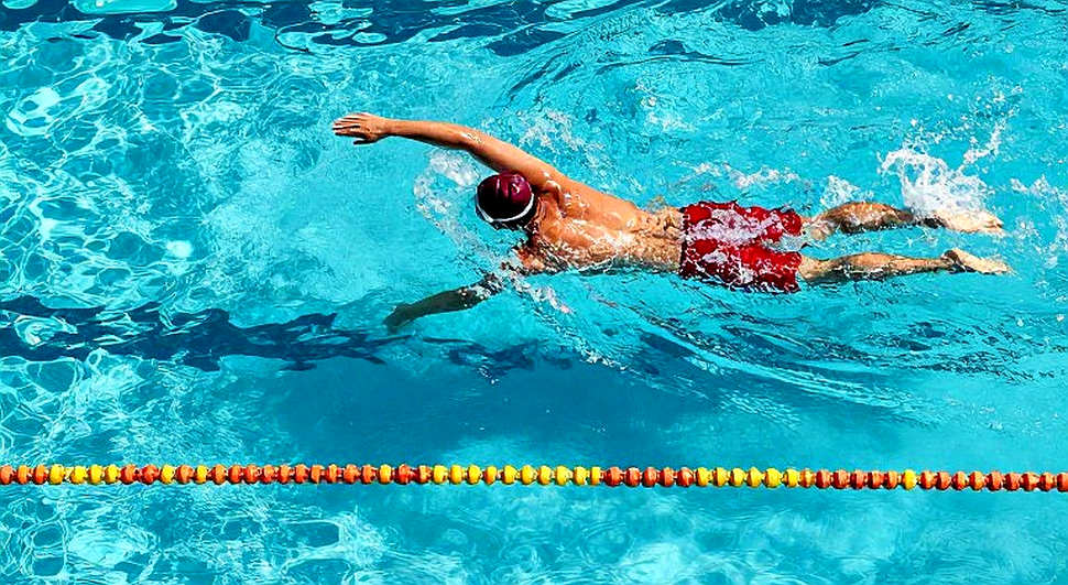 Giải mã kỷ lục 200m IM đường đua ngắn của Lukas Dunn: Âm bản phân phối sức và rủi ro chuyển đổi bể dài